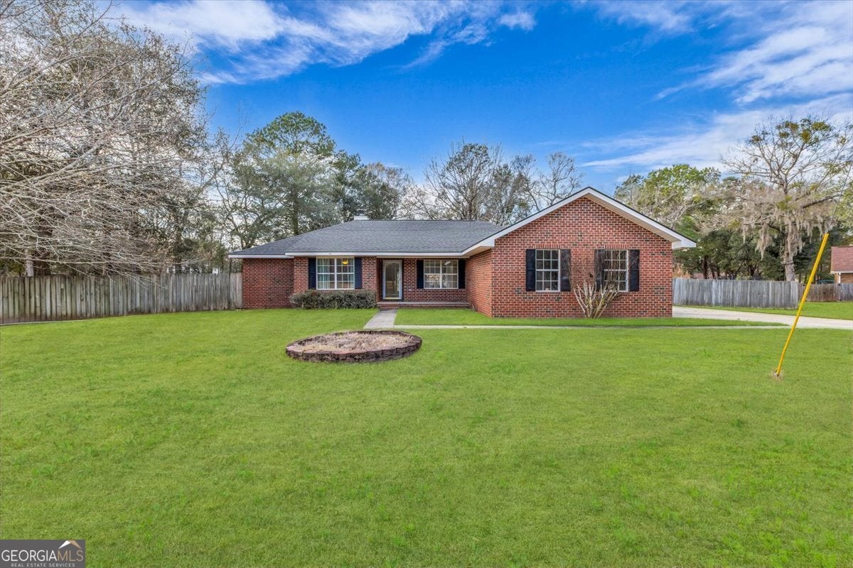 153 Hughes DR