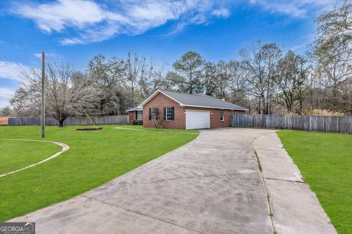 153 Hughes DR