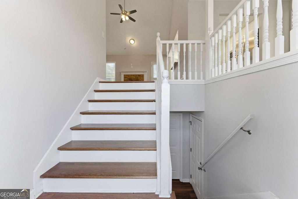 Photo of 700 Hearthstone Crossing, Woodstock, GA 30189 (MLS # 10671536)