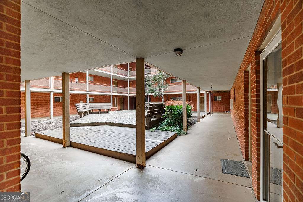 250 Little ST C106