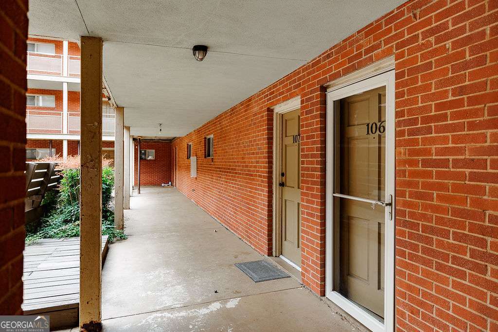250 Little ST C106
