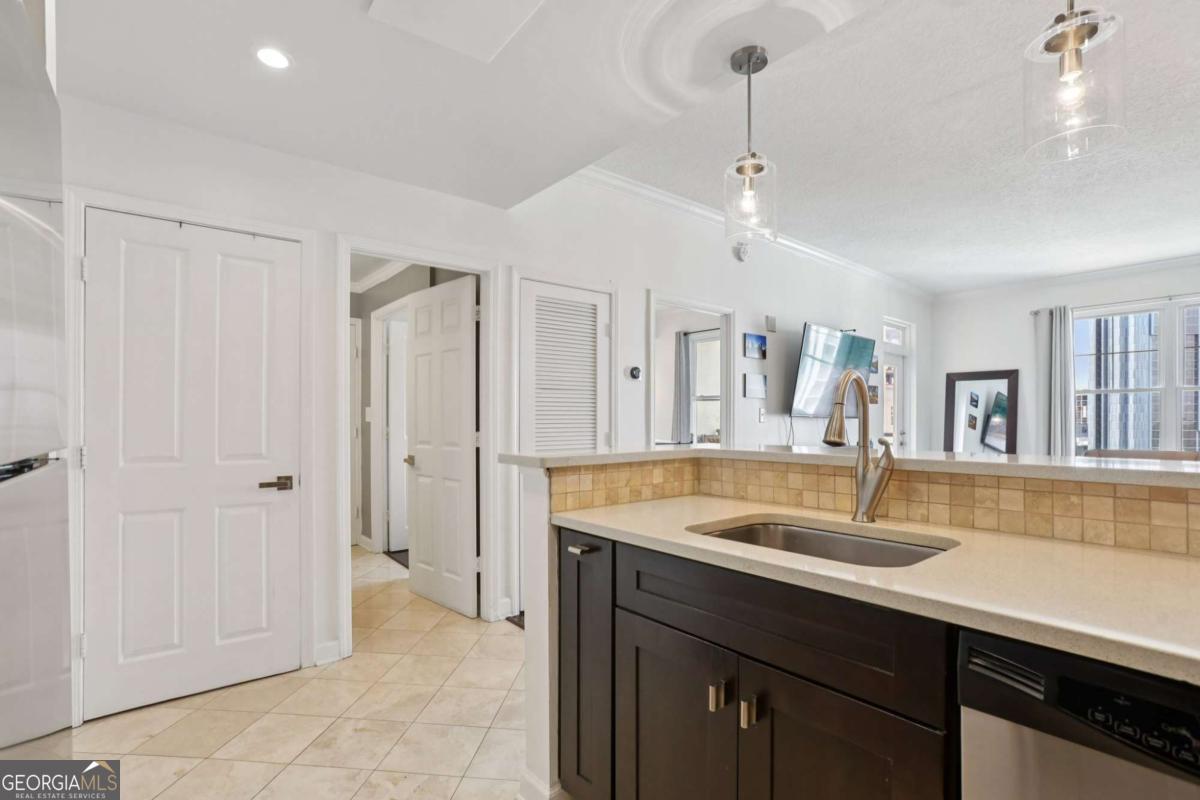 1101 Juniper ST NE 1012