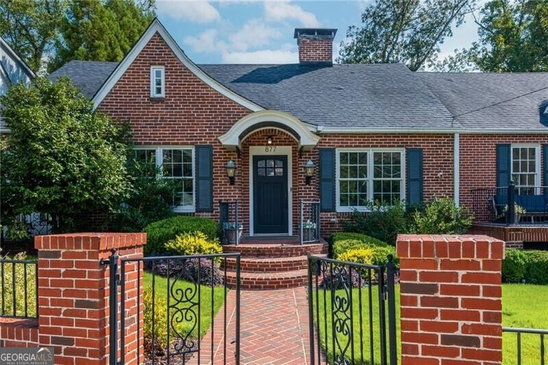 877 Highland TER NE