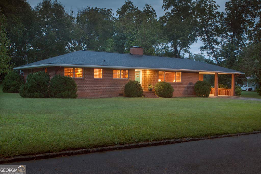 Photo of 437 Pine Street, Madison, GA 30650 (MLS # 10828287)