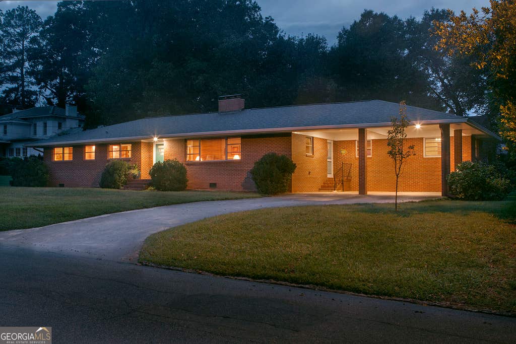 Photo of 437 Pine Street, Madison, GA 30650 (MLS # 10828287)