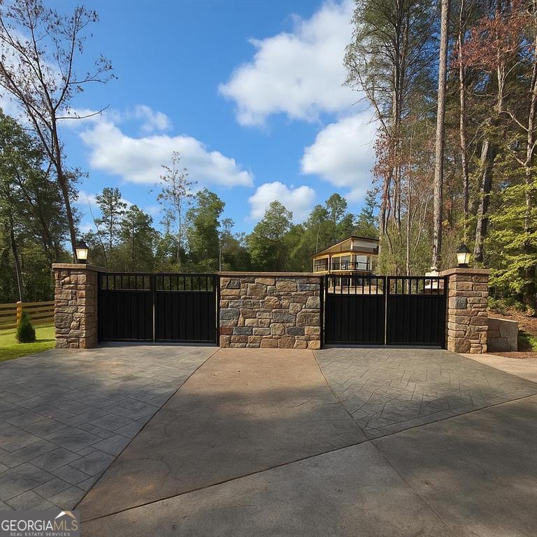 300 Mountain Ridge DR