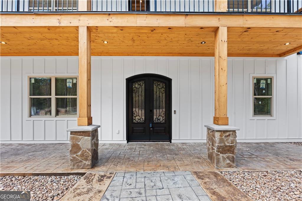 300 Mountain Ridge DR