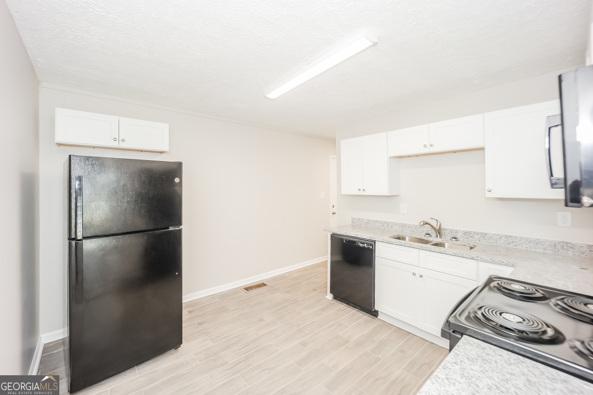 Mountain View Plaza - Residential Lease