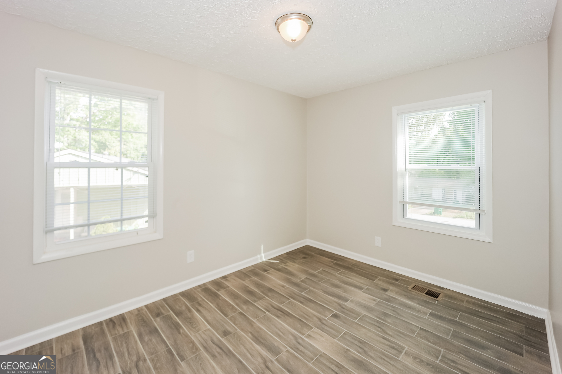 Mountain View Plaza - Residential Lease