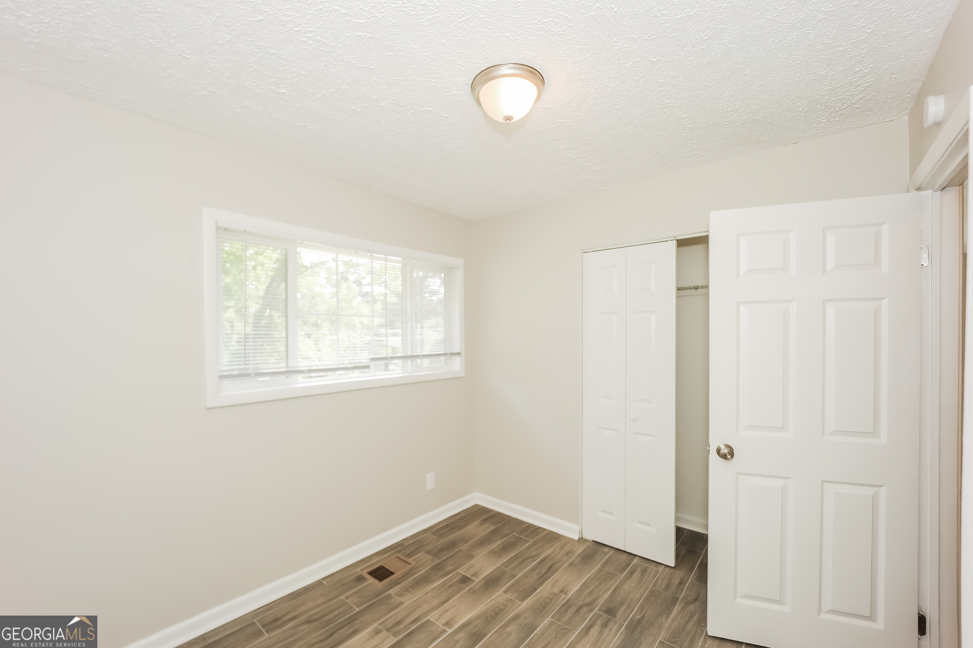 Mountain View Plaza - Residential Lease