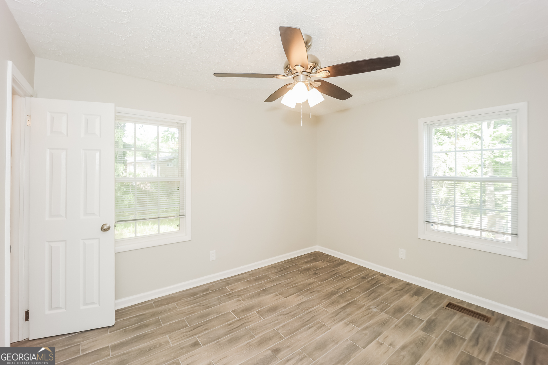 Mountain View Plaza - Residential Lease