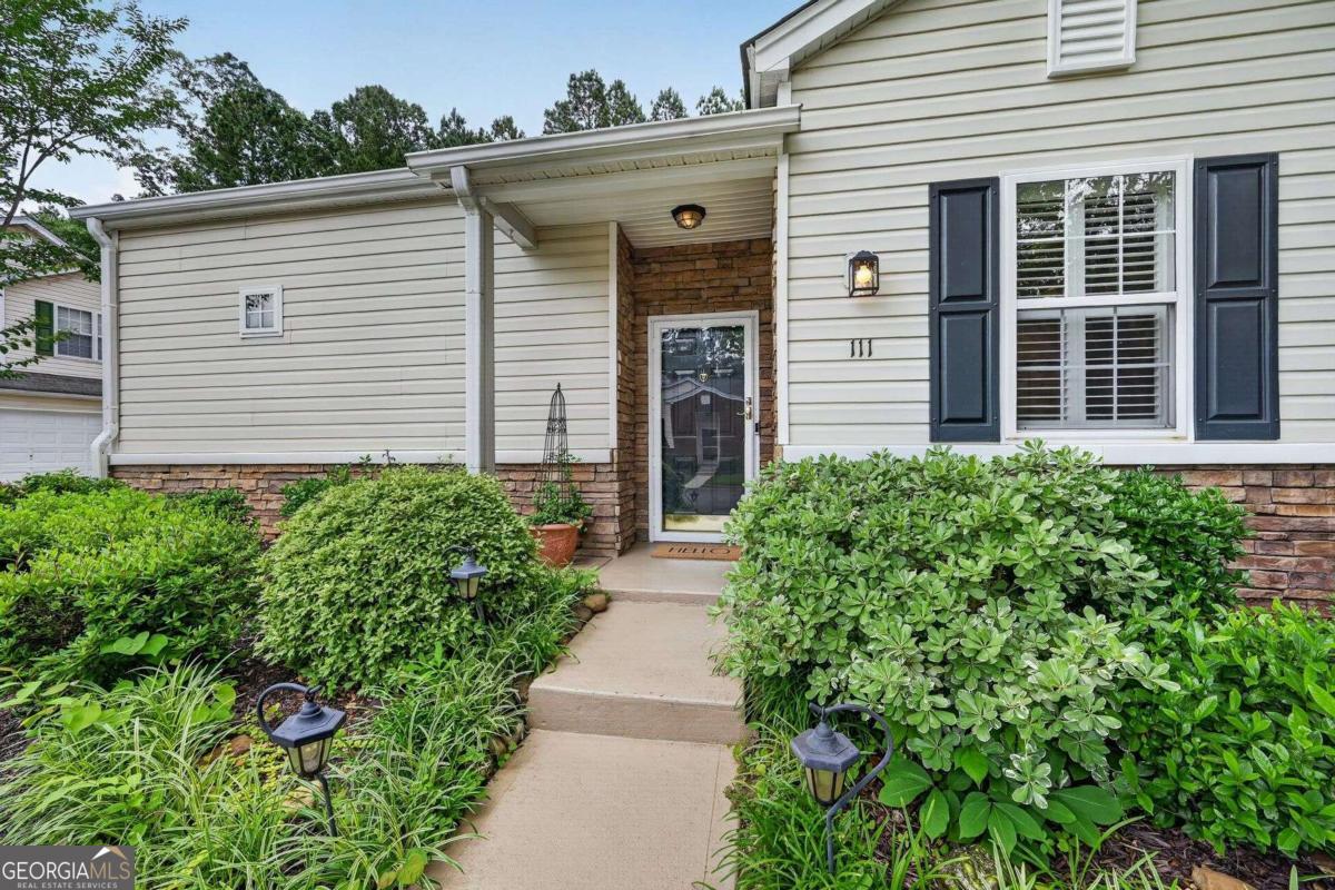 111 W Oaks CT