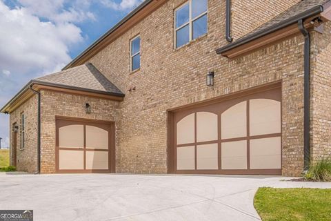 A home in Dacula