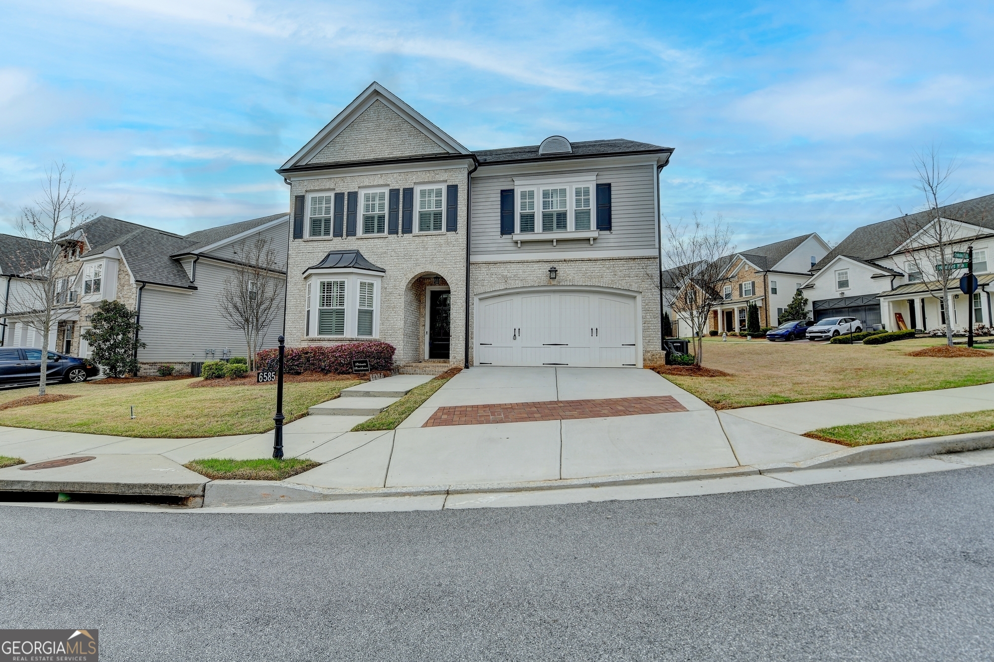 6585 Creekview CIR