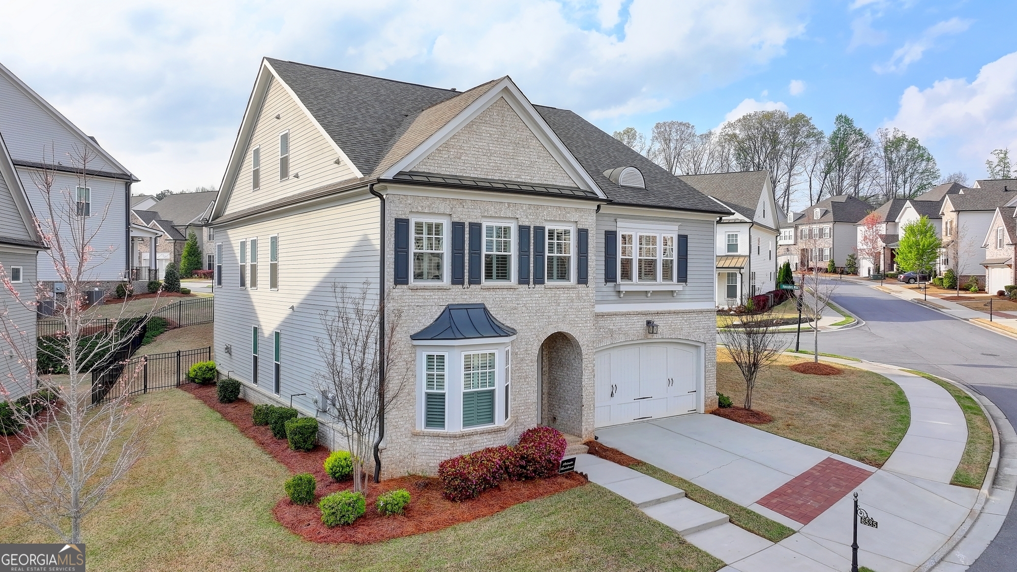 6585 Creekview CIR