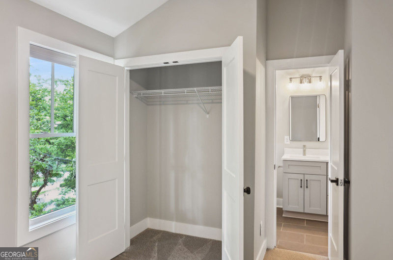 Atlanta, Georgia 30307, United States, 3 Bedrooms Bedrooms, ,2 BathroomsBathrooms,Residential,Active,126574