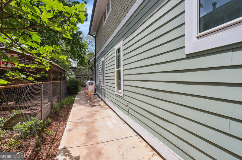 Atlanta, Georgia 30307, United States, 3 Bedrooms Bedrooms, ,2 BathroomsBathrooms,Residential,Active,126574