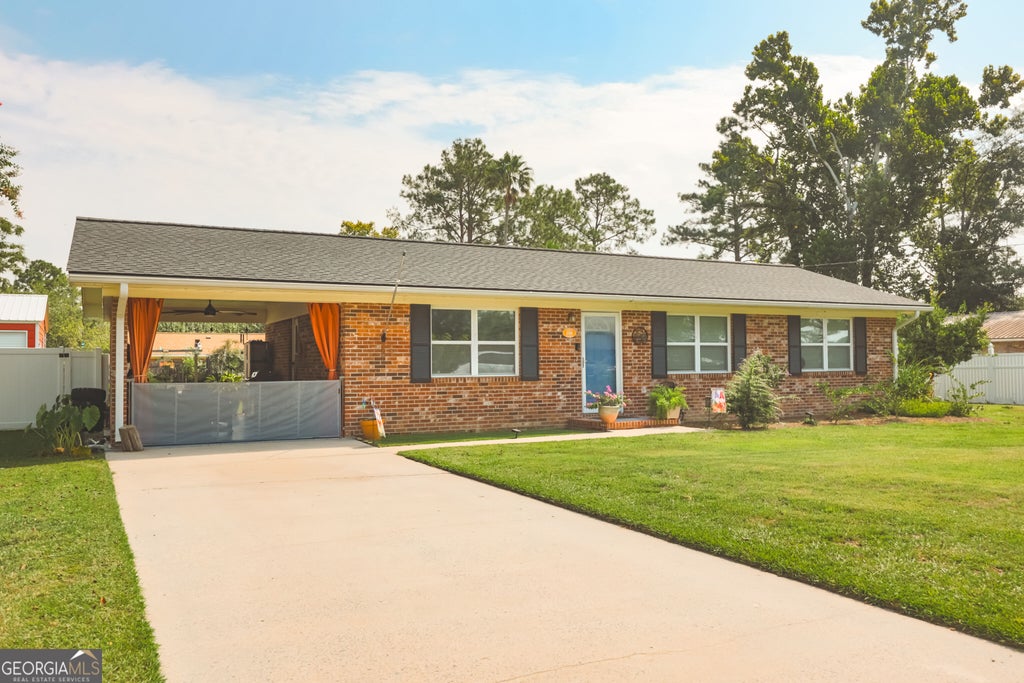 Photo of 106 Beaver Drive, Blackshear, GA 31516 (MLS # 10834032)