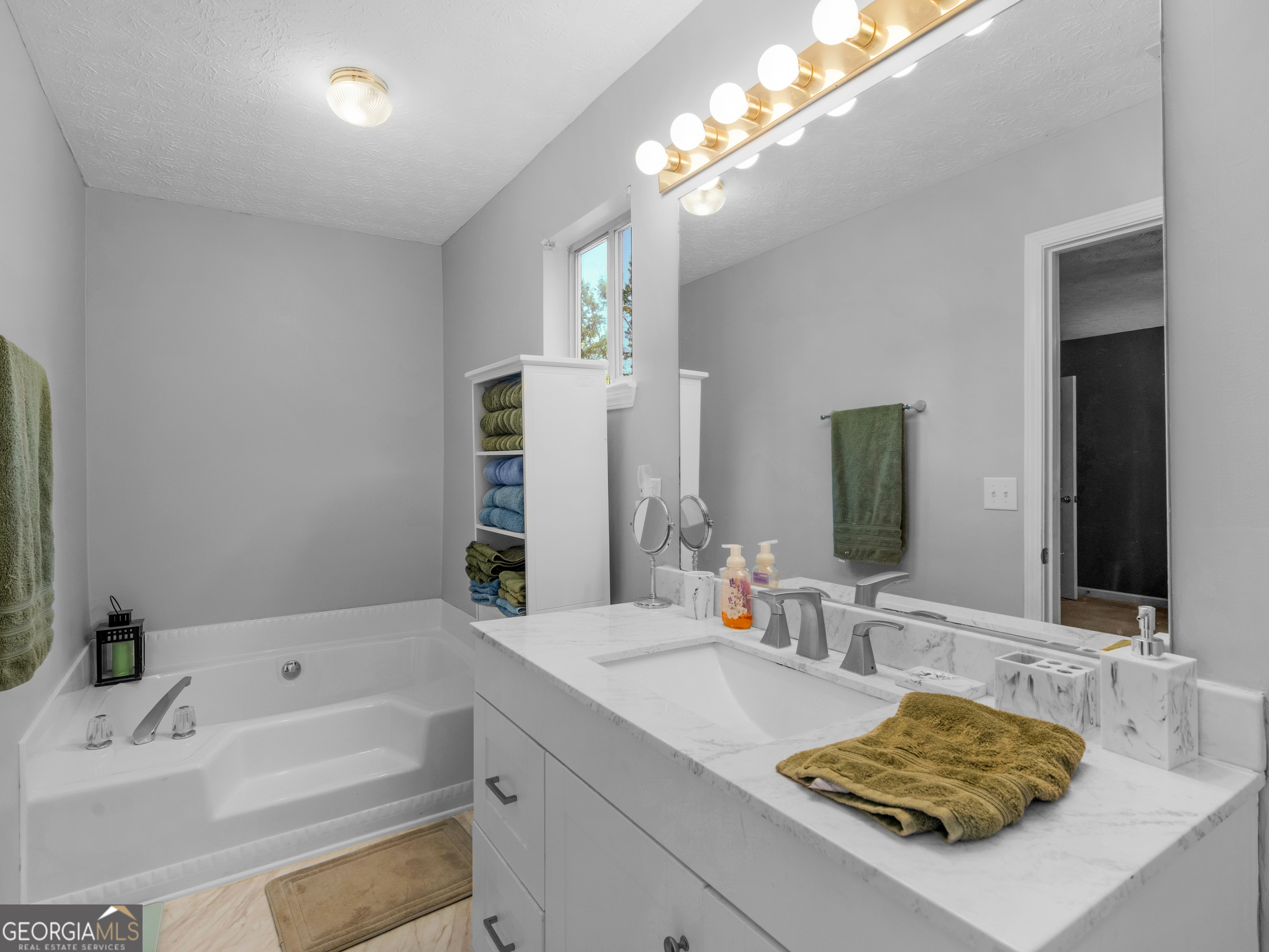 Hampton, Georgia 30228, United States, 3 Bedrooms Bedrooms, ,2 BathroomsBathrooms,Residential,Pending,158395