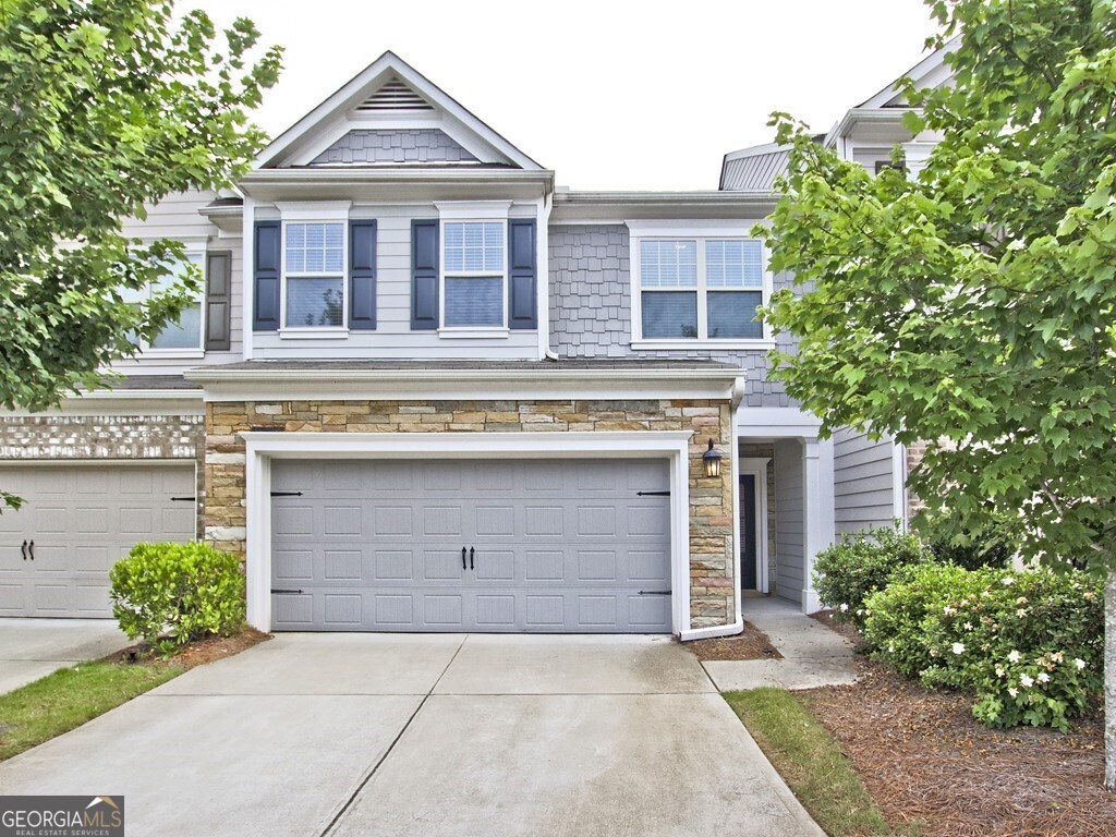 LOOKS LIKE A BRAND NEW HOME! THIS BEAUTIFUL 3BR/2.5BA/2 CAR TOWNHOME IS CLOSE TO GA400 EXIT 13. NEW INTERIOR PAINT AND NEW CARPET UPSTAIRS. KITCHEN FEATURES 42" WHITE CABINETS AND ISLAND WITH GRANITE COUNTER TOPS, STAINLESS STEEL APPLIANCES, AND A CUSTOME BACKSPLASH. KITCHEN OPEN TO FAMILIY ROOM. HARDWOOD FLOOR ON THE MAIN FLOOR. OVERSIZED MASTER SUITE INCLUDE A LARGE OWNER'S SITTING ROOM, SPACIOUS WALK-IN CLOSET. SEPARATE HIS/HER OWNER BATH VANITIES AND A GARDEN TUB. CUL-DE-SAC LOT. VERY PRIVATE FENCED BACK YARD. SWIM/TENNIS COMMUNITY. AWARD WINNING SCHOOLS. CONVIENT TO BIG CREEK GREENWAY, HALCYON, FLOWER PARK, AND RESTURANTS AND SHOPS. THE OWNER IS A LICENSED REAL ESTATE AGENT IN THE STATE OF GA. CREDIT SCORE MUST BE 700 OR GREATER WITH STEADY EMPLOYMENT HISTORY. 3X GROSS MONTHLY INCOME. WILL PROVIDE A LIST OF REQUIRMENTS UPON REQUEST. PETS NOT ALLOWED.