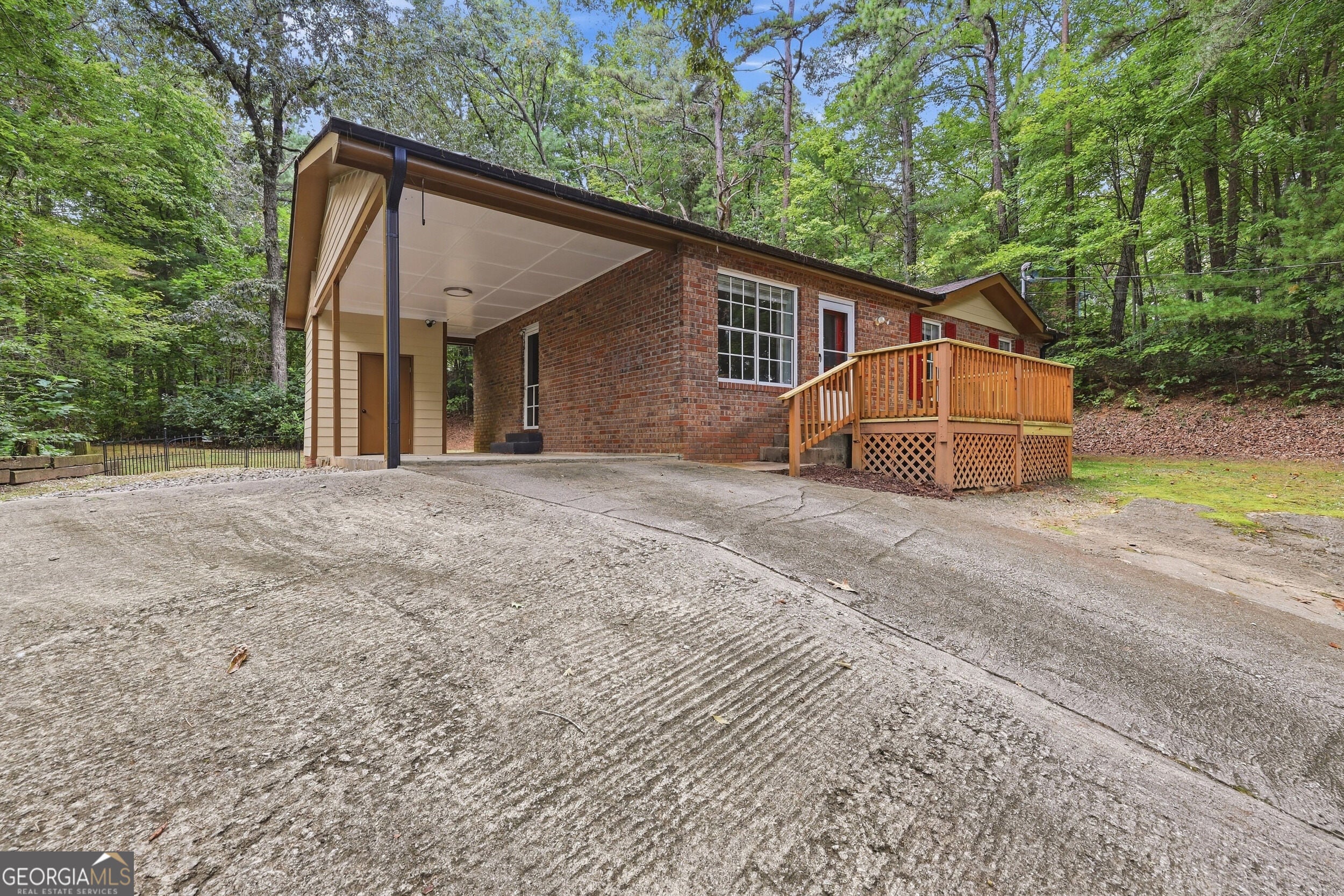 330 Clayton AVE