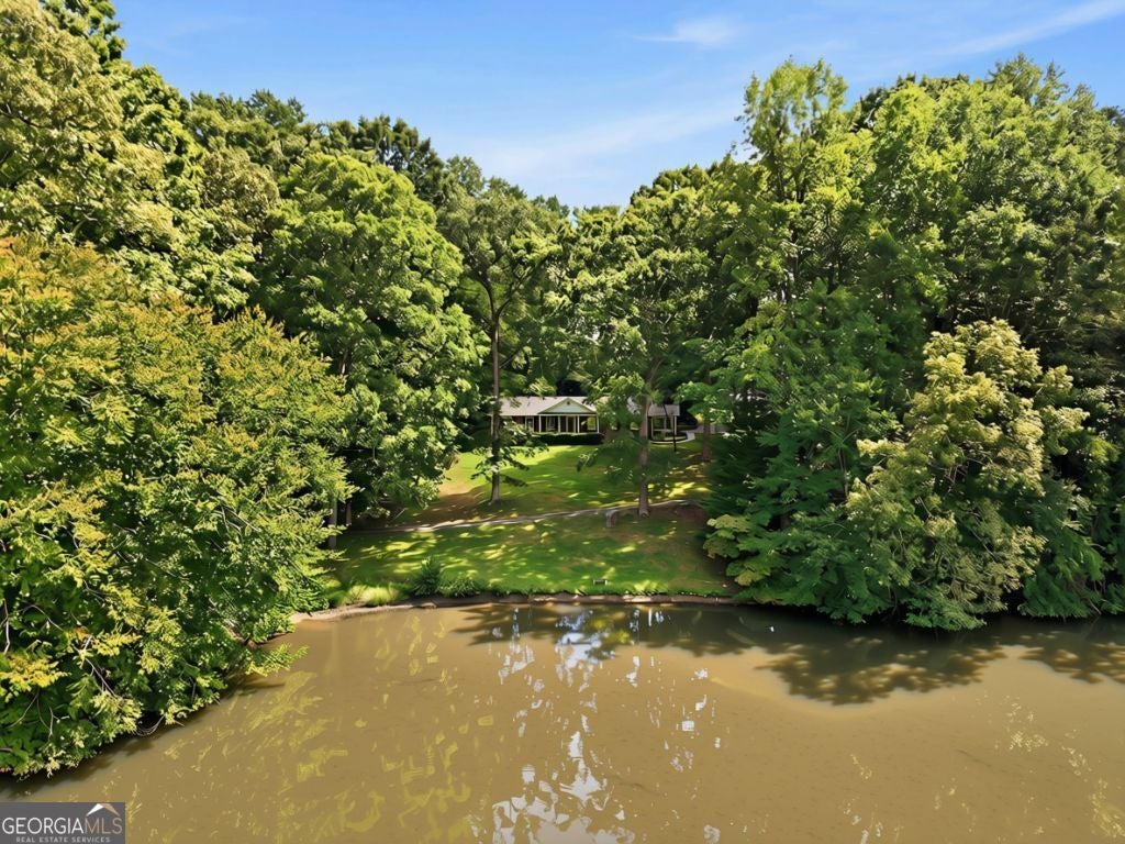 2306 E Cherokee DR