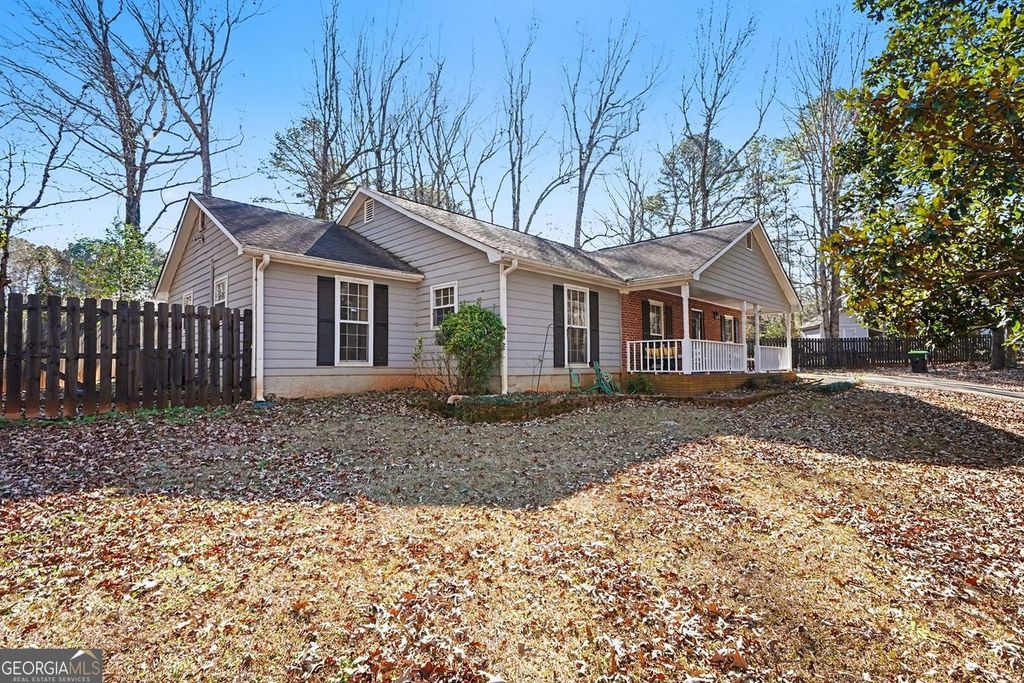 Photo of 8671 Twin Oaks Drive, Jonesboro, GA 30236 (MLS # 10675976)