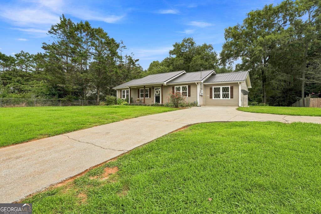 Photo of 1015 Erwin Hill Church Road SE, Calhoun, GA 30701 (MLS # 10822267)