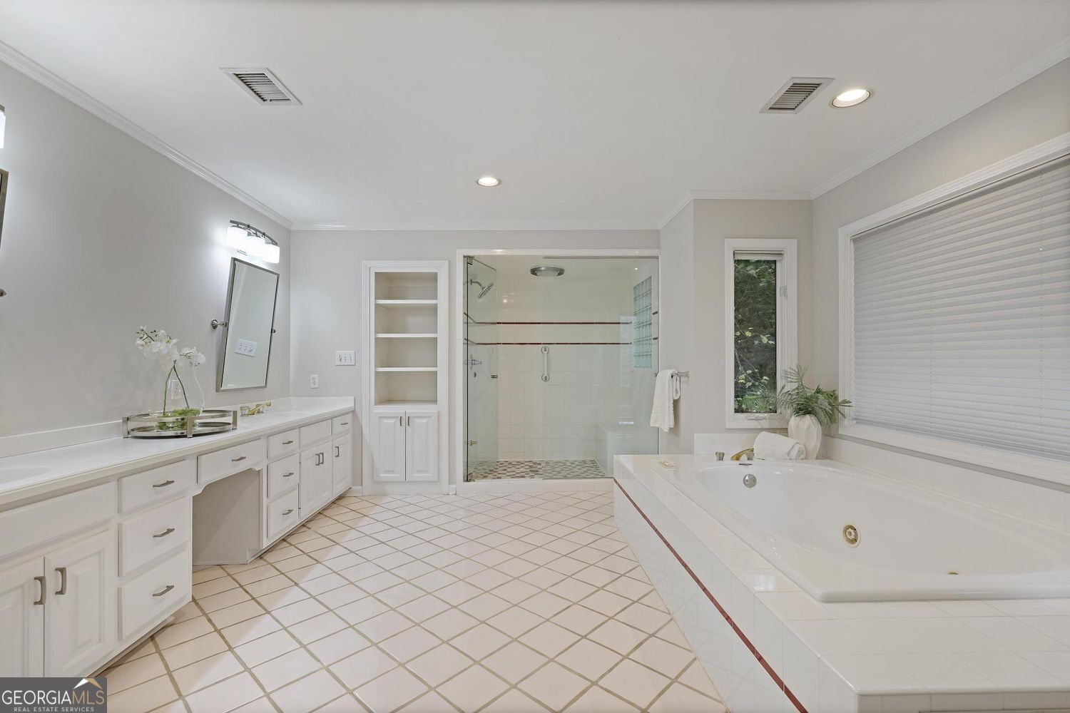 HIDDEN BRANCHES - Residential