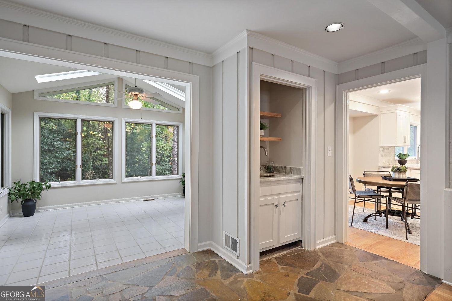 HIDDEN BRANCHES - Residential