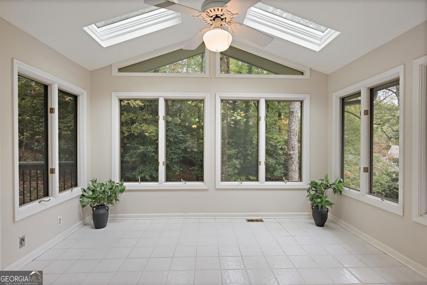 HIDDEN BRANCHES - Residential