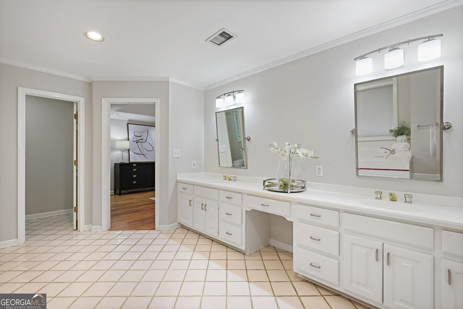 HIDDEN BRANCHES - Residential