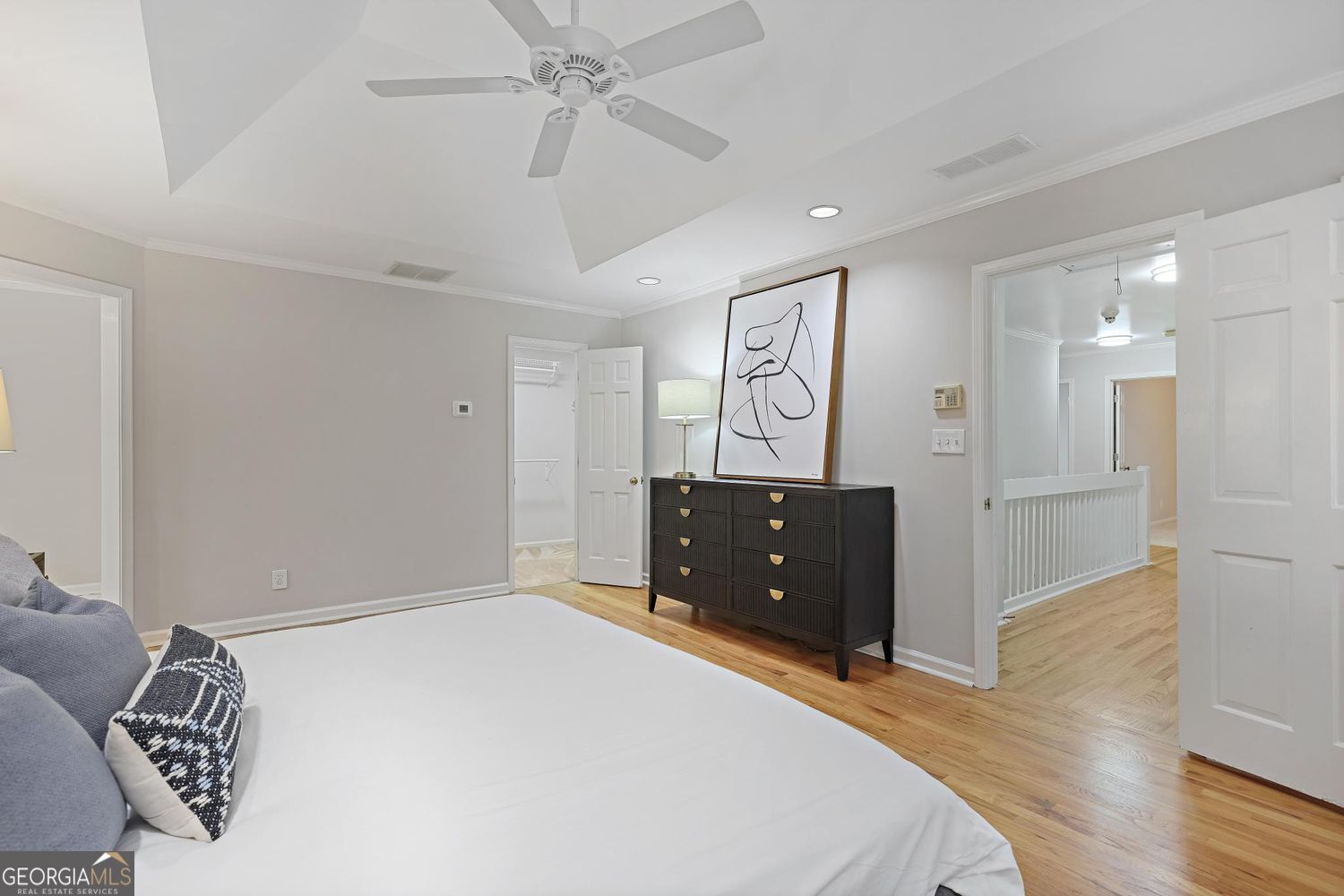 HIDDEN BRANCHES - Residential