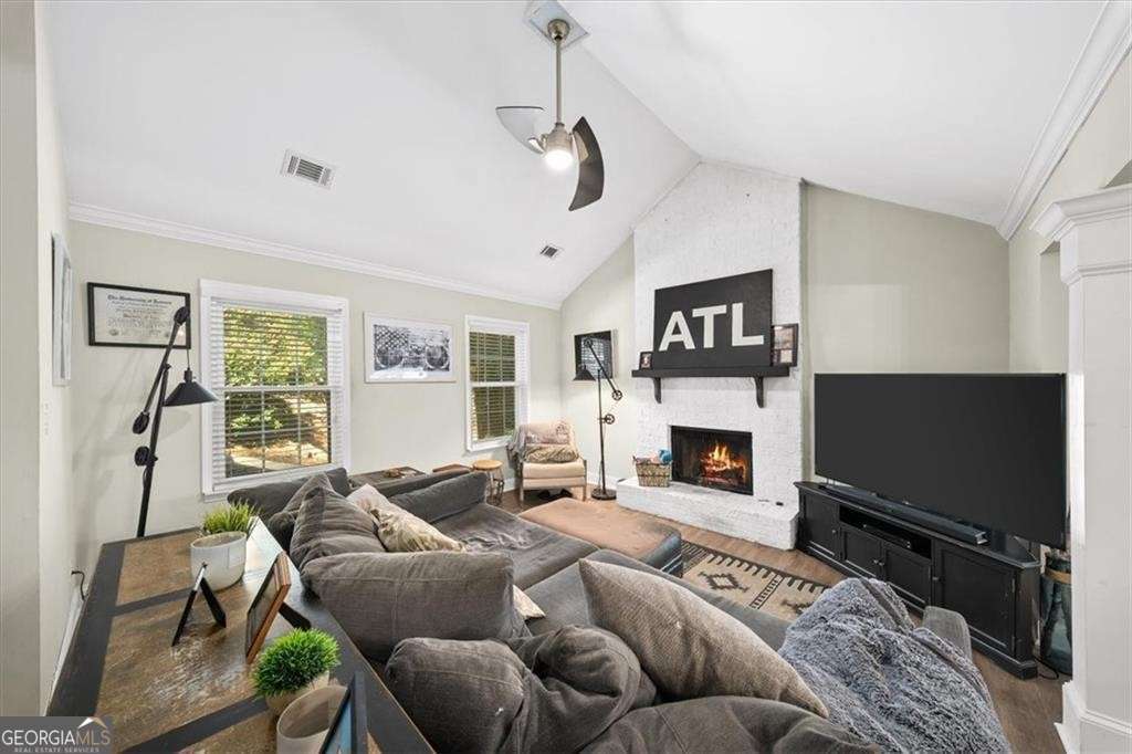 1195 Minhinette DR J