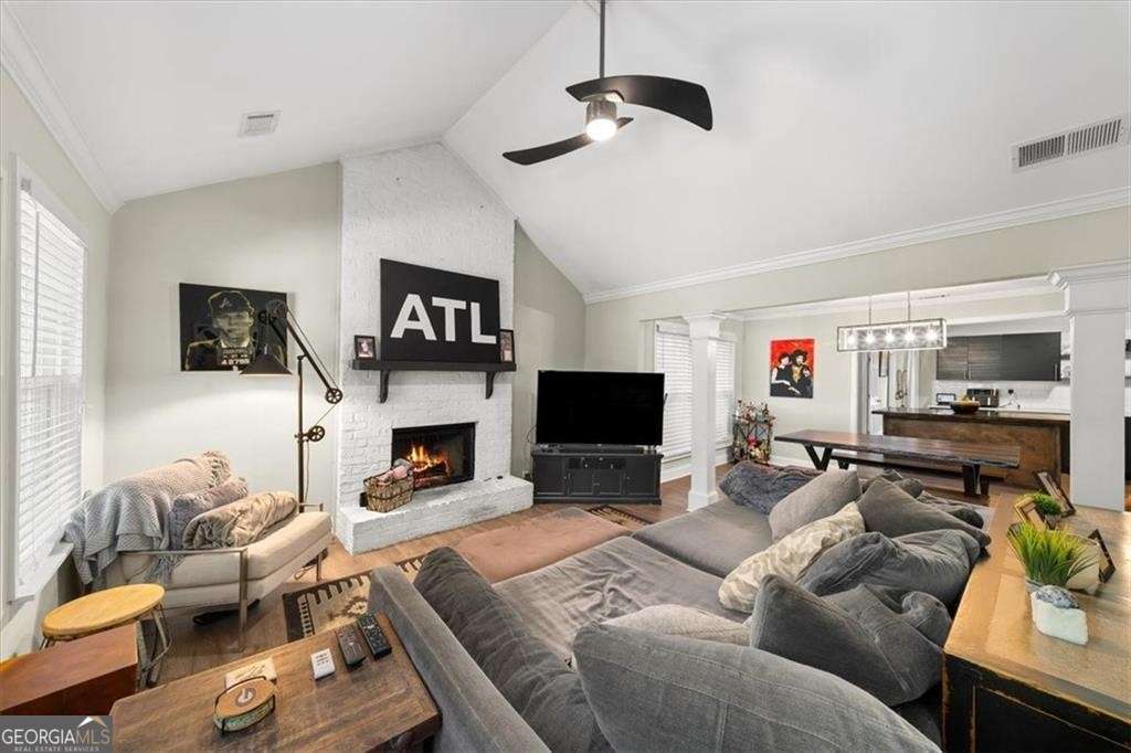 1195 Minhinette DR J