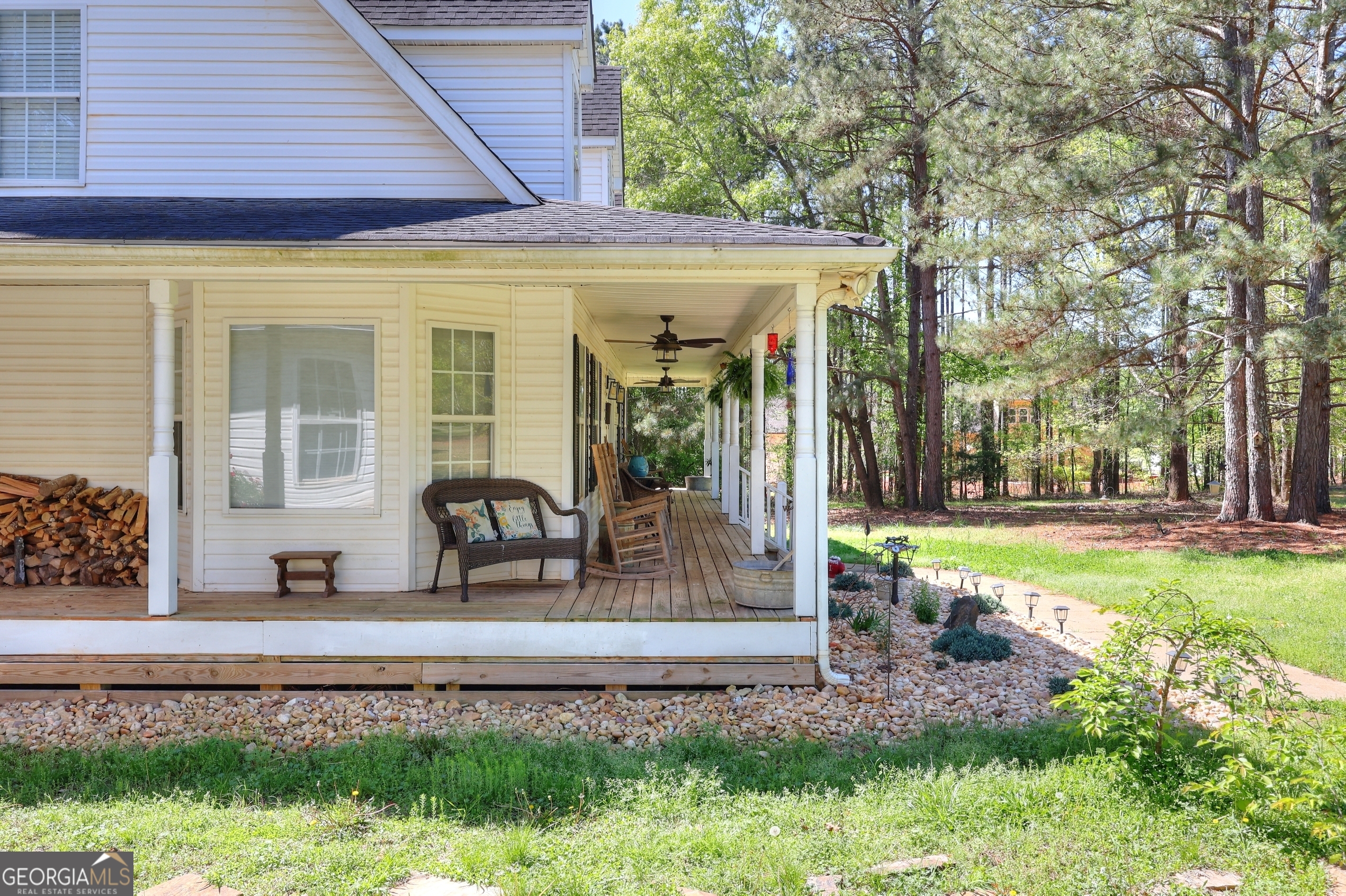 377 Lakeview DR