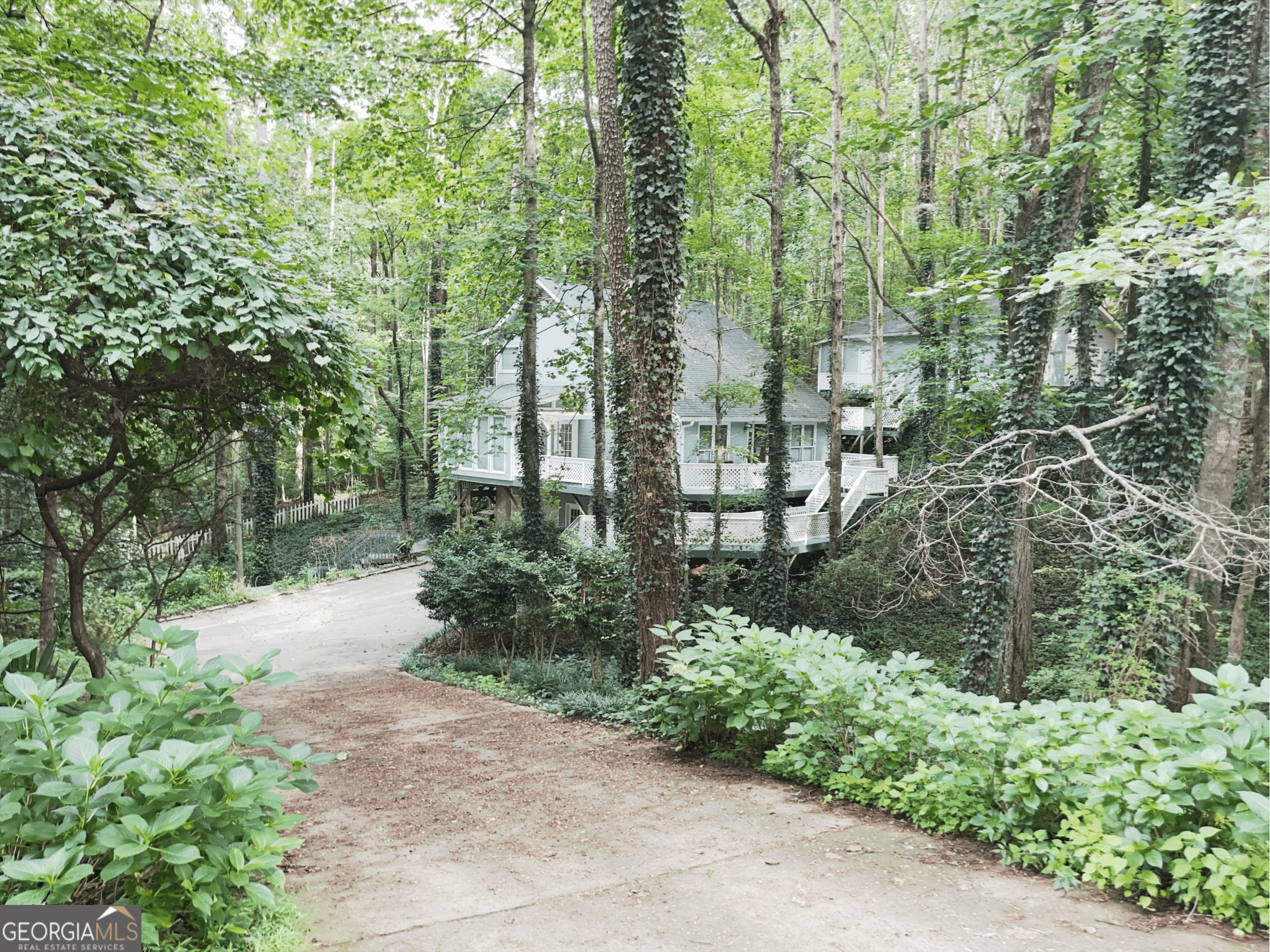 4049 Skyline DR