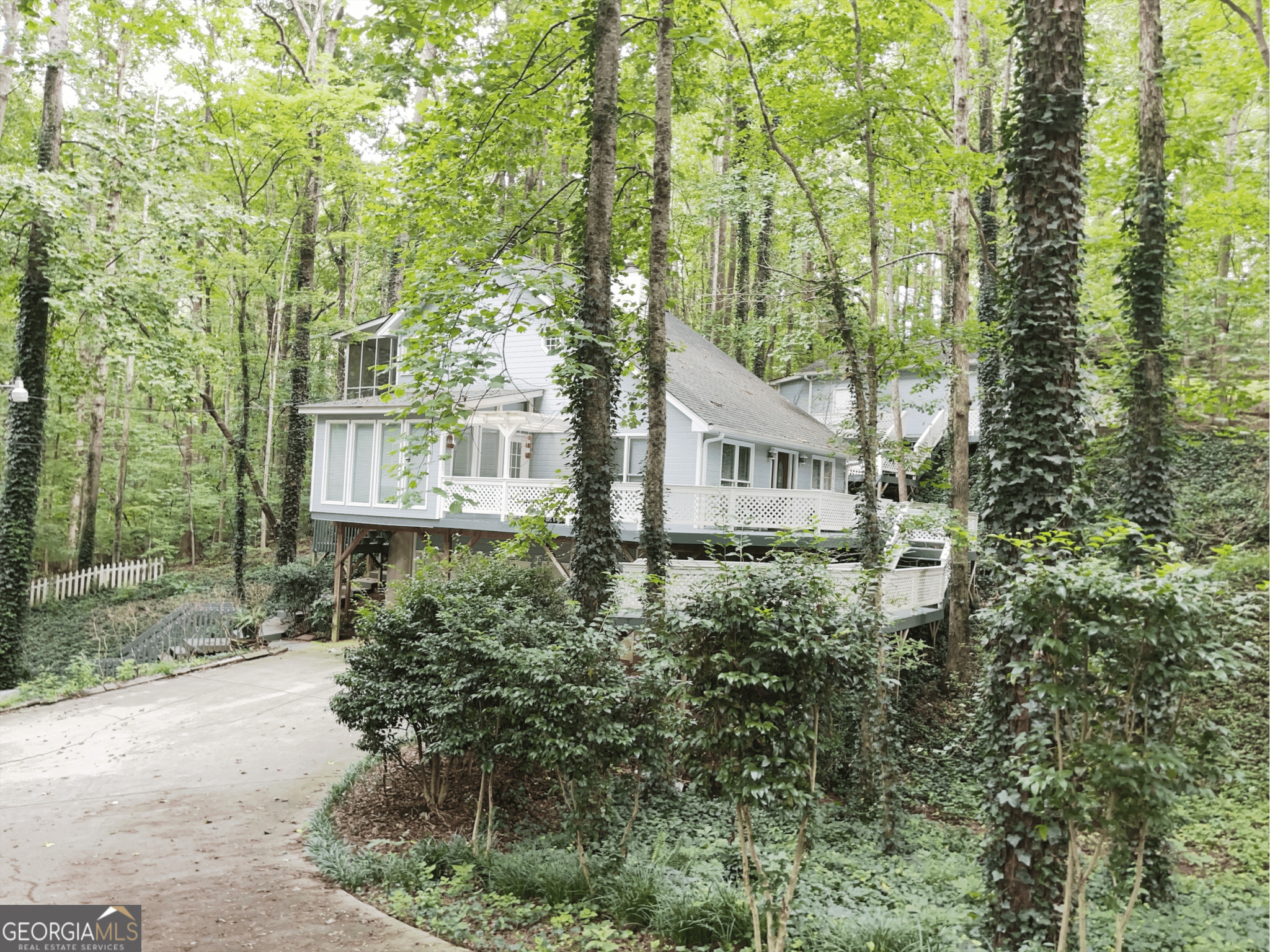 4049 Skyline DR