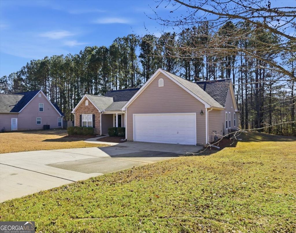 Photo of 946 Damson Trail, Hampton, GA 30228 (MLS # 10682246)