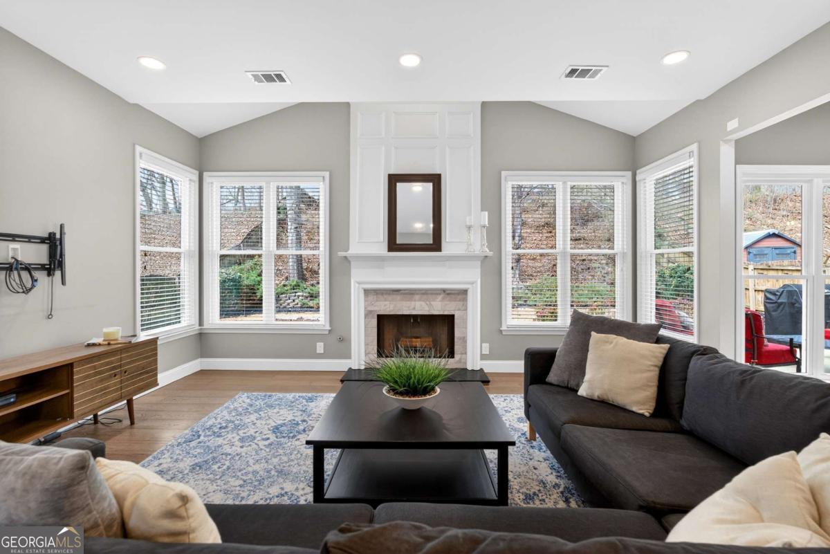 2547 Haddenham LN SW