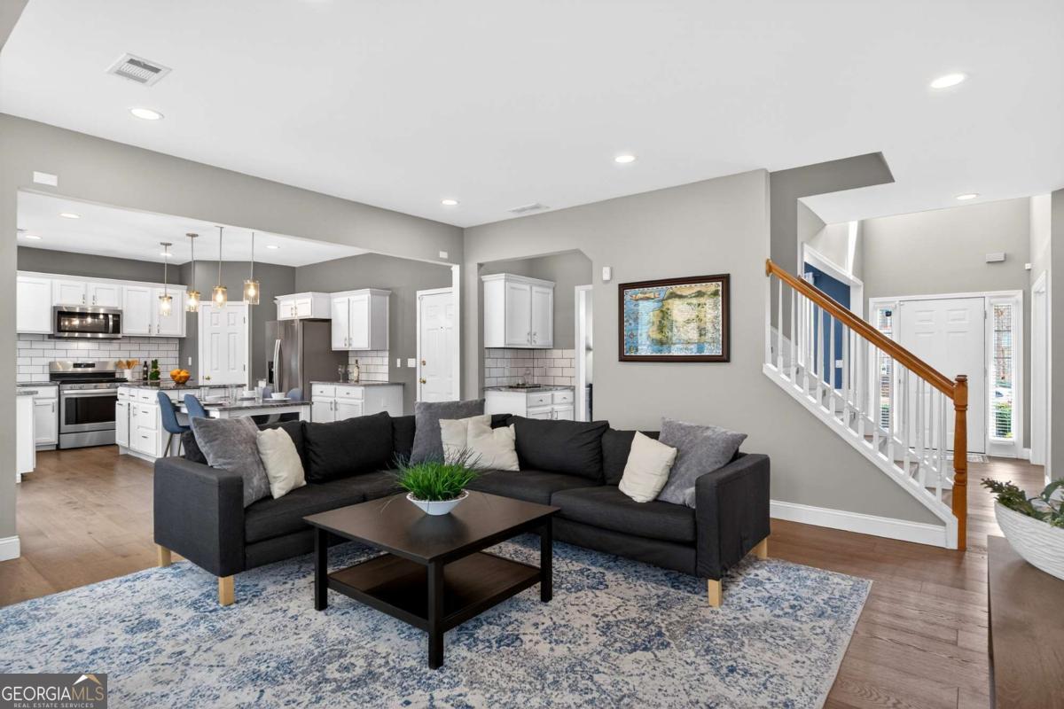 2547 Haddenham LN SW