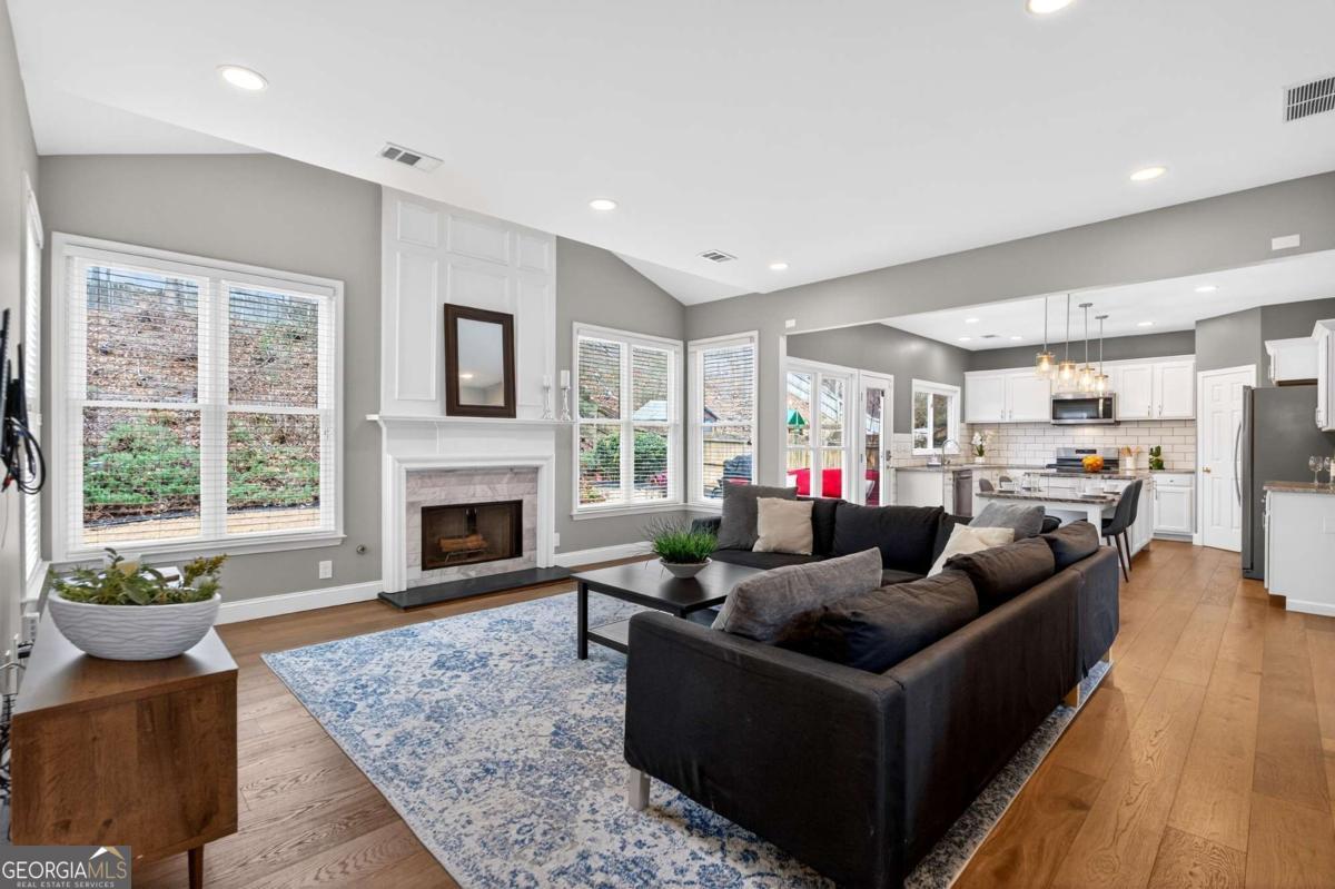 2547 Haddenham LN SW