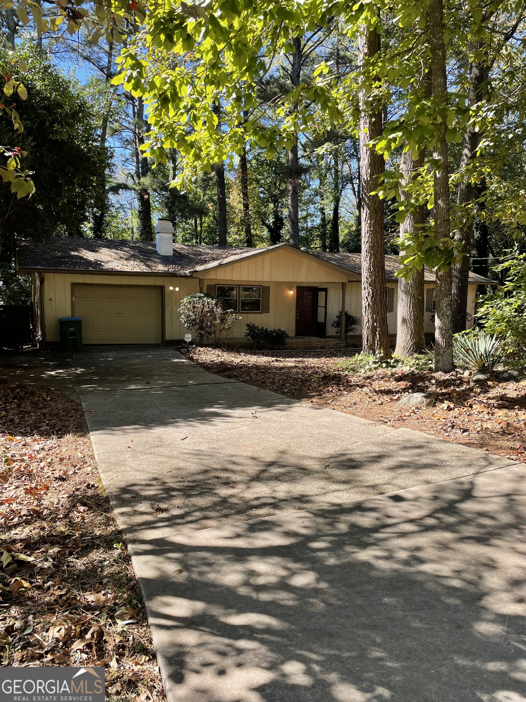 Photo 1 of 13 — 2983 Deshong DR, Stone Mountain, GA 30087