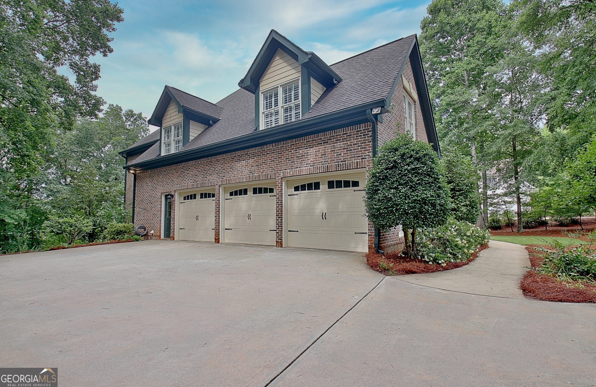 1412 Creston Hill