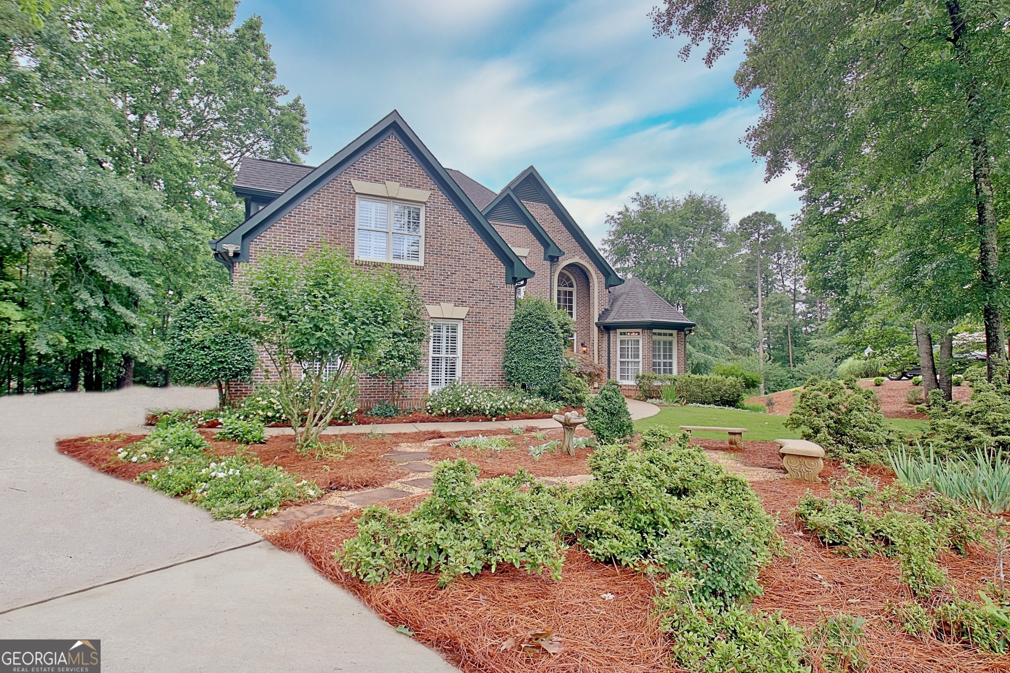 1412 Creston Hill