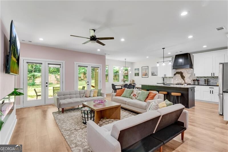 2424 Connally DR