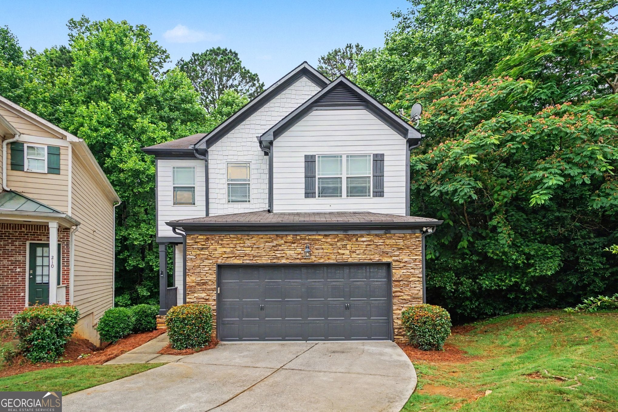 208 Ranier CT