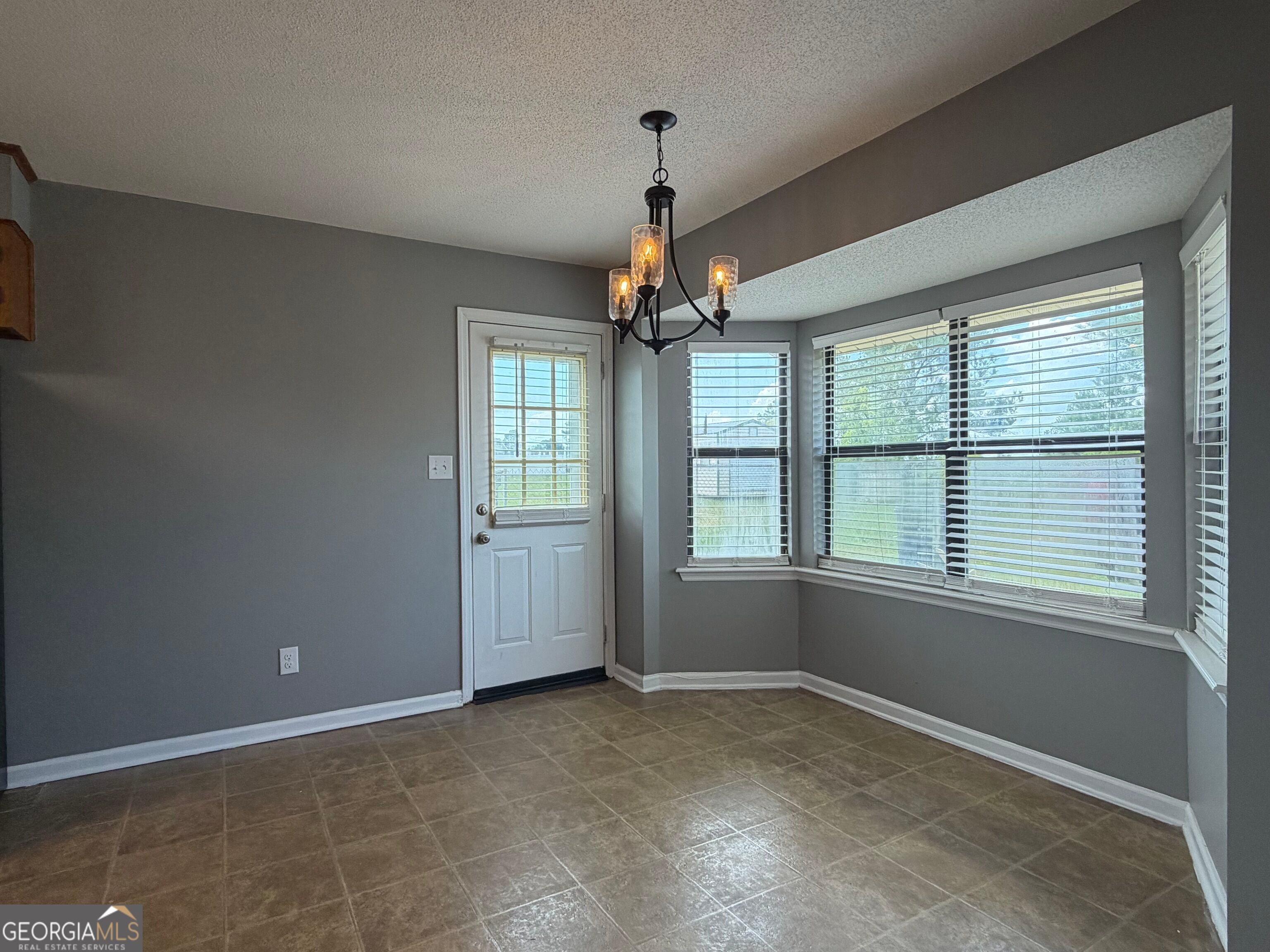 2707 Tara Heights CT