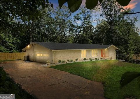 3332 Saint John DR East Point GA 30344