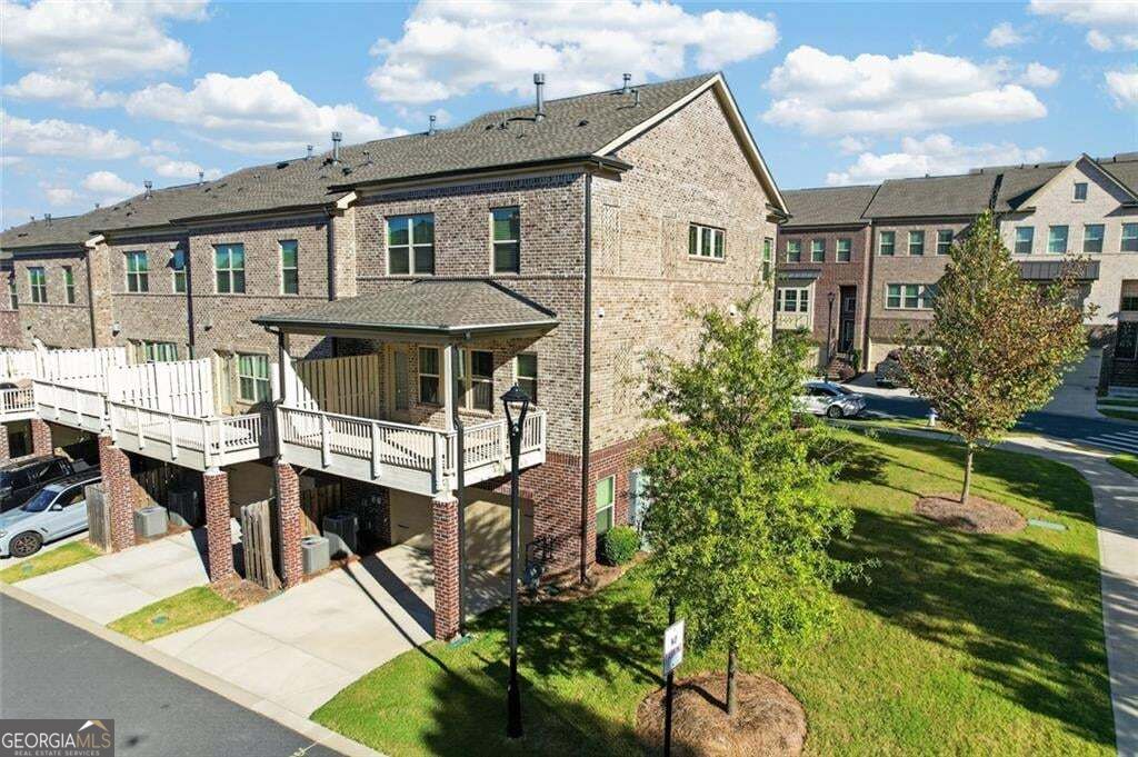 282 Commons AVE